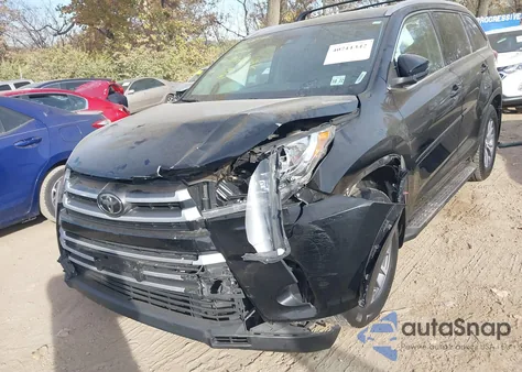 2017 Toyota Highlander Xle z USA, uszkodzony, nr VIN 5TDJZRFH6HS468478